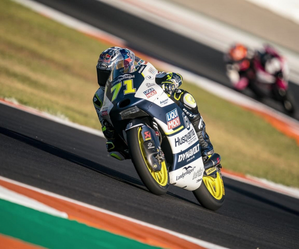 GP Valencia: Ayumu Sasaki sube a lo más alto en Moto3