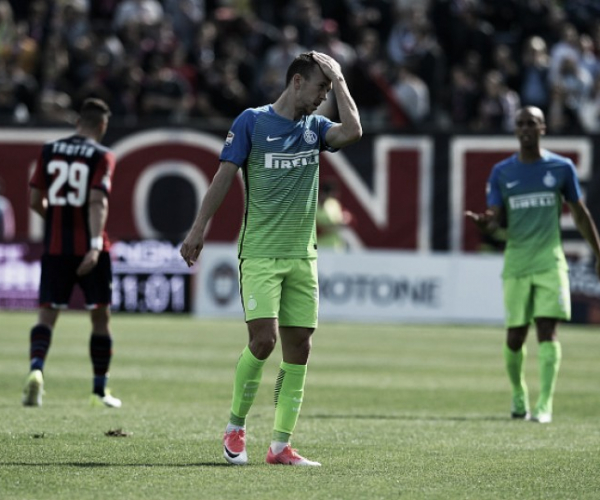 Internazionale sucumbe diante do Crotone e vê rival Milan passar à frente na tabela