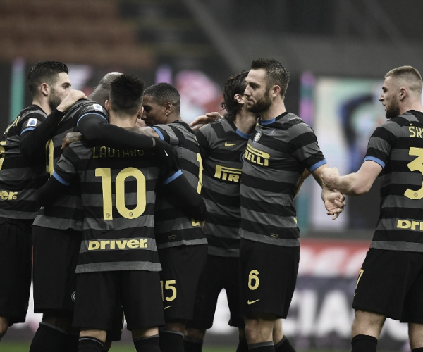 Lukaku converte pênalti, Internazionale vence Napoli e
acirra disputa pela liderança do Calcio