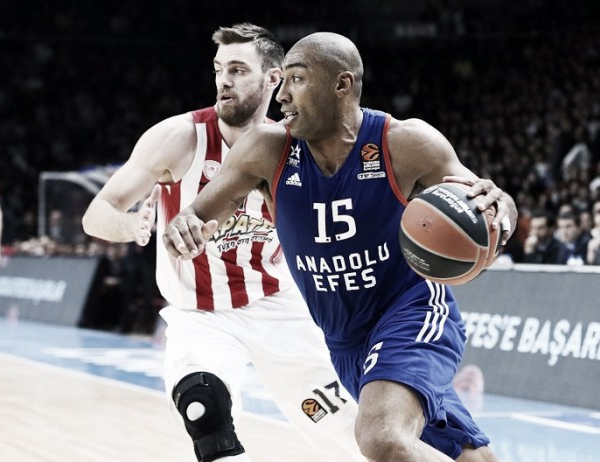 Turkish Airlines EuroLeague - Vantaggio Efes, l'Olympiakos si inchina anche ad Istanbul (64-60)