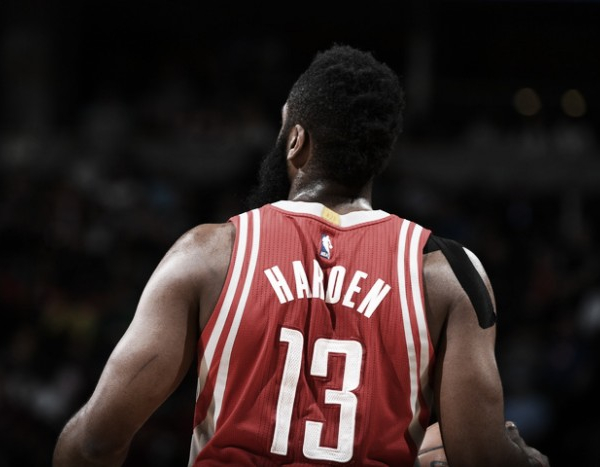 NBA, Harden trascina i Rockets a Denver. Chicago batte i Jazz