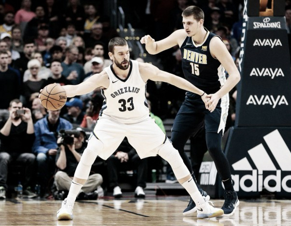 NBA - Jokic guida Denver alla vittoria sui Grizzlies; Golden State domina e dilaga contro i Bulls