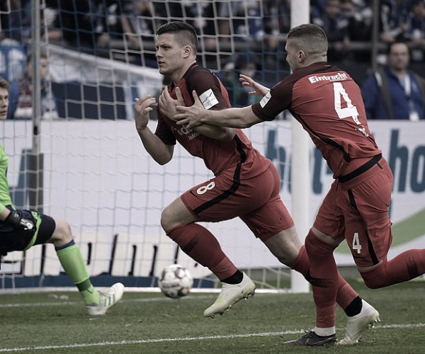 VAR entra em ação e garante vitória do Eintracht Frankfurt sobre Schalke na Bundesliga