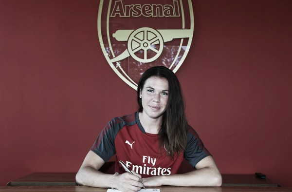 Arsenal sign Jessica Samuelsson