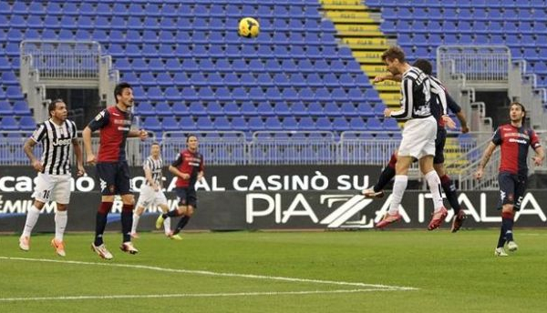 Juve, quattro gol al Cagliari e altro record