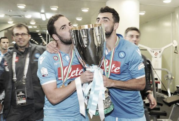 Napolitanos exaltam título da Supercoppa: "Nos dará um Feliz Natal"