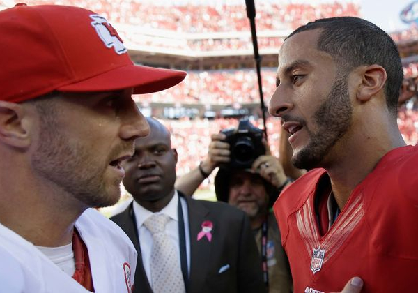 Alex Smith still can't believe Colin Kaepernick "isn't playing"