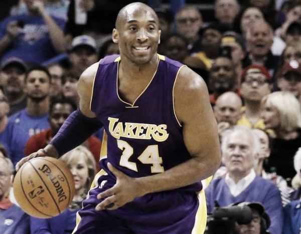 NBA, i Los Angeles Lakers ritirano le due maglie di Kobe Bryant