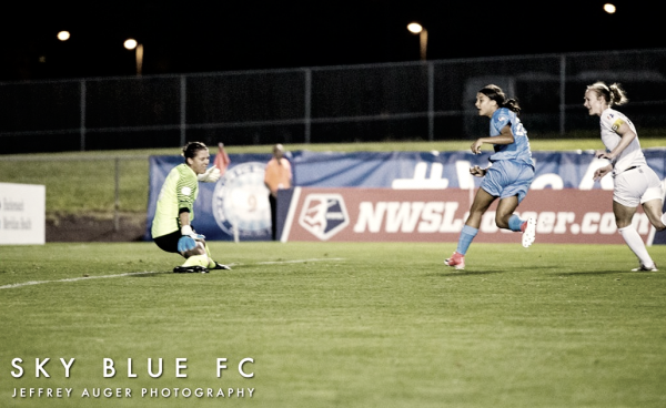 Sam Kerr becomes all-time leading goal scorer with a hat trick against FC Kansas City