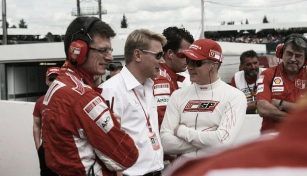 Mika Hakkinen: “Kimi precisa fazer algo ou será engolido por Alonso”