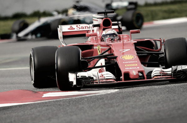Raikkonen supera Hamilton e lidera segundo dia de testes em Barcelona