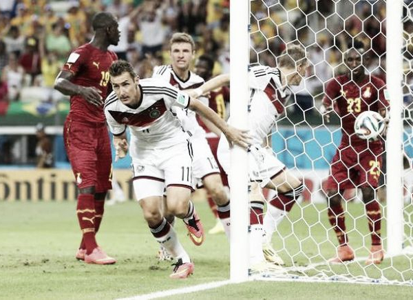 Klose marca após sair do banco e garante empate da Alemanha contra Gana