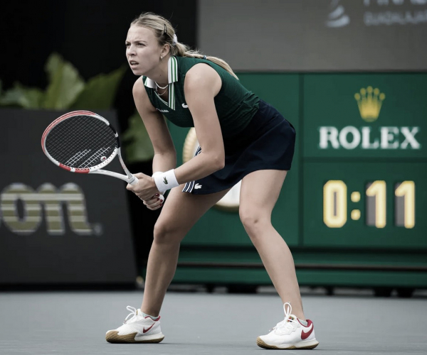 Kontaveit domina Krejcikova, vence 11ª seguida e estreia bem no WTA Finals