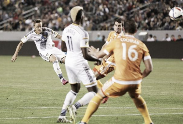 Galaxy e Dynamo empatam em LA, mas seguem na zona de Playoffs da MLS