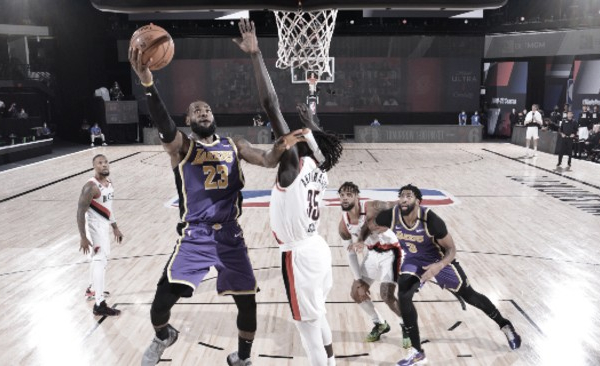 Em noite de LeBron
James, Lakers vencem mais uma contra os Blazers e viram série