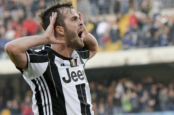 Pjanic carica la squadra: "Juve, voglio vincere tutto"