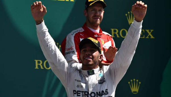 GP de Grande-Bretagne : Mercedes émerge en tête d'une course agitée, Hamilton s'impose