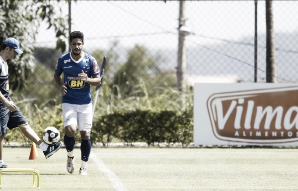 Zagueiro Léo é novidade na reapresentação do Cruzeiro na Toca da Raposa II