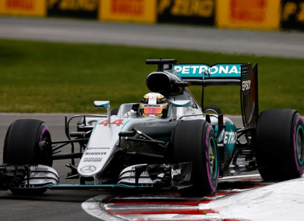 Formula 1, Hamilton in pole nel GP del Messico. Secondo Rosberg, ancora male le Ferrari