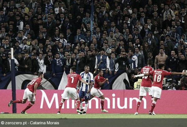 Porto 0-2 Benfica: Lima gela o Inferno do Dragão