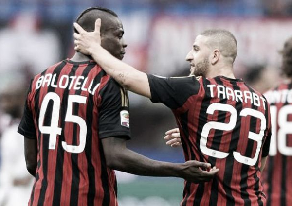 Taarabt critica Balotelli: “Non è un campione, sa solo tirare forte”