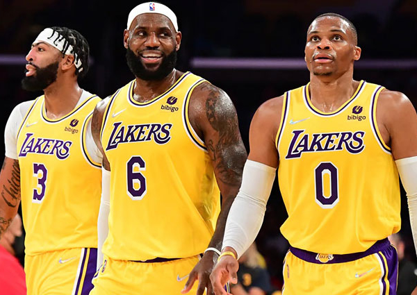 Canastas y resumen del Suns 95-100 Los Angeles Lakers en NBA 2023