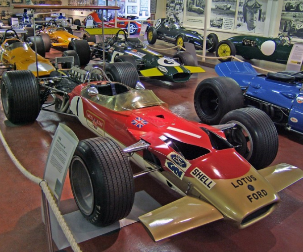 Le monoposto che hanno cambiato la F1: Lotus 49
