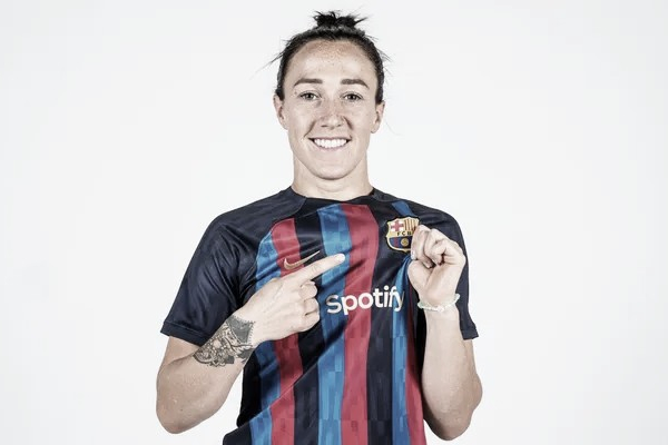 Melhor do mundo em 2020, Lucy Bronze assina com Barcelona até 2024