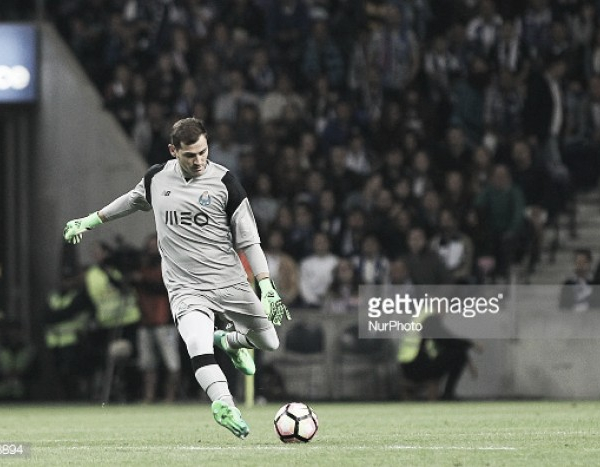 FC Porto: Iker Casillas continua no Dragão