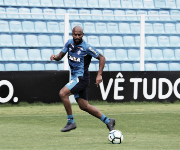 Criciúma repatria lateral Maicon, ex-Seleção Brasileira