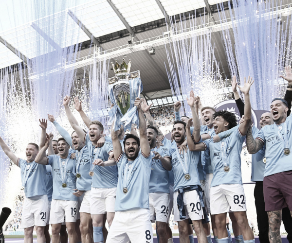 El Manchester City celebra, el Chelsea se hunde