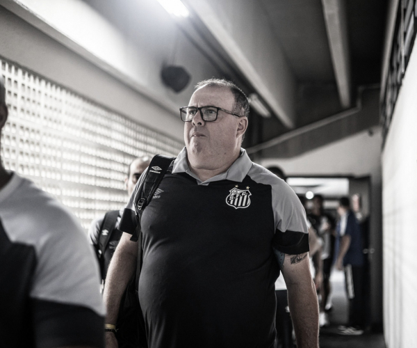 "Jogadores estão comprometidos com o clube", afirma técnico do Santos após empate com Botafogo