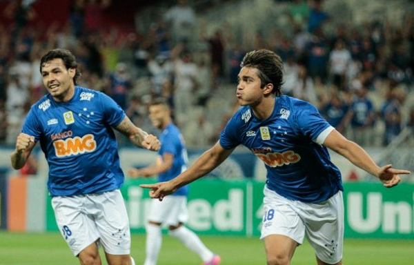 Brasileirao: Cruzeiro da record, dietro è bagarre-salvezza, 6 squadre in 4 punti