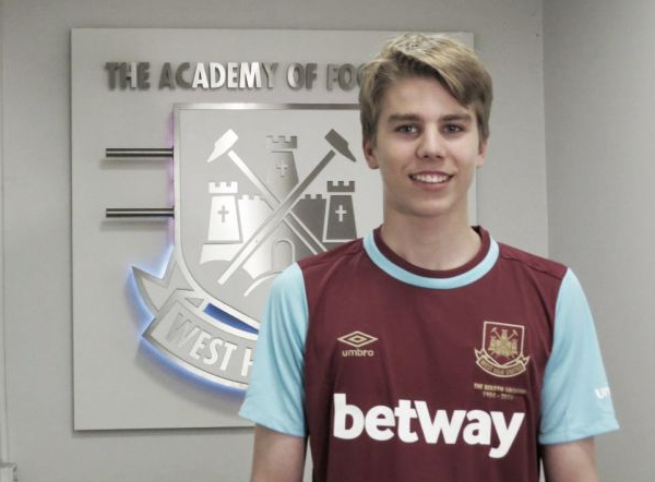 Hammers sign out-of-contract Man City youngster