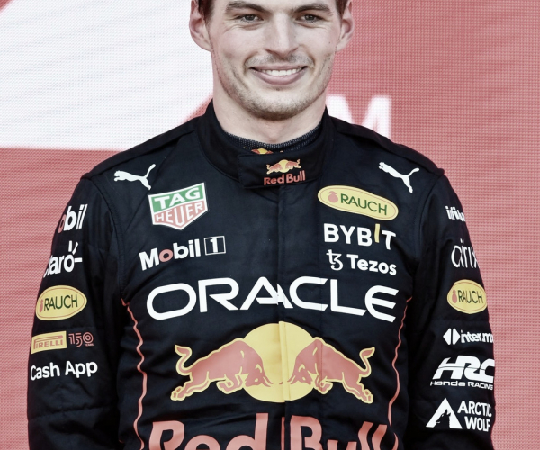 Leclerc abandona e Max Verstappen vence GP do Azerbaijão