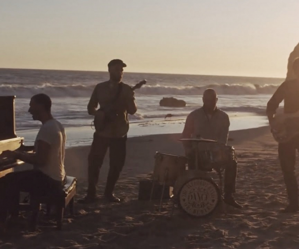 Coldplay presenta el videoclip de 'Everyday Life'