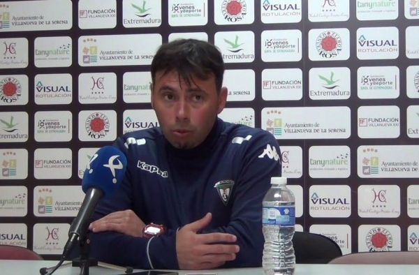 Manolo Sanlúcar continuará como entrenador del Villanovense