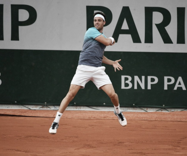 Roland Garros - Cecchinato show: è ai quarti con Djokovic. Bene Thiem, Zverev in rimonta