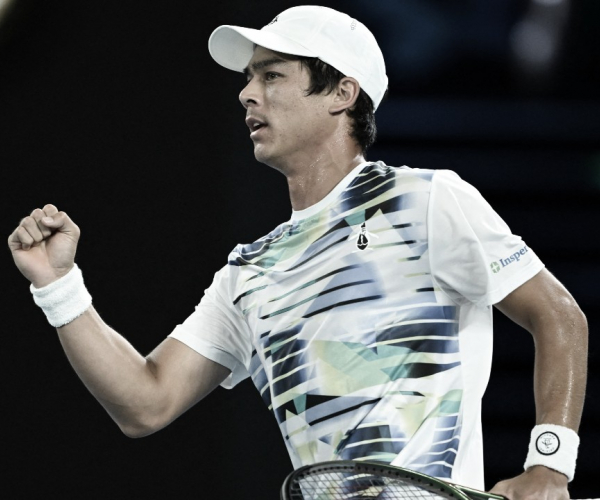 Atual campeão, Nadal sofre com problemas físicos e cai para McDonald no Australian Open