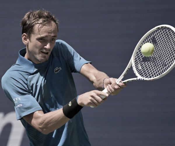 Medvedev inicia defesa do título do US Open com vitória tranquila; Berrettini e Murray também seguem