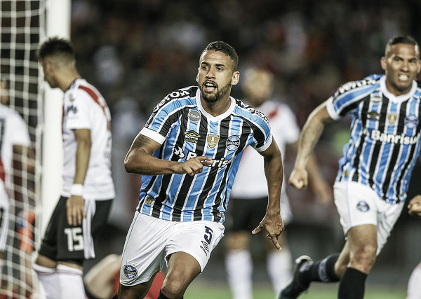 Grêmio vence River Plate na Argentina e traz boa vantagem para Porto Alegre