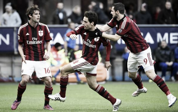 Milan joga bem, vence Cesena e alivia crise em 2015