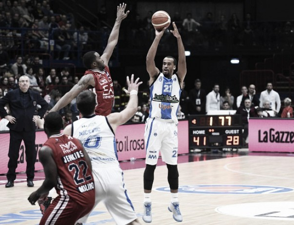 Basket, serie A: Reggio Emilia insidia Milano, bagarre per l'ottavo posto