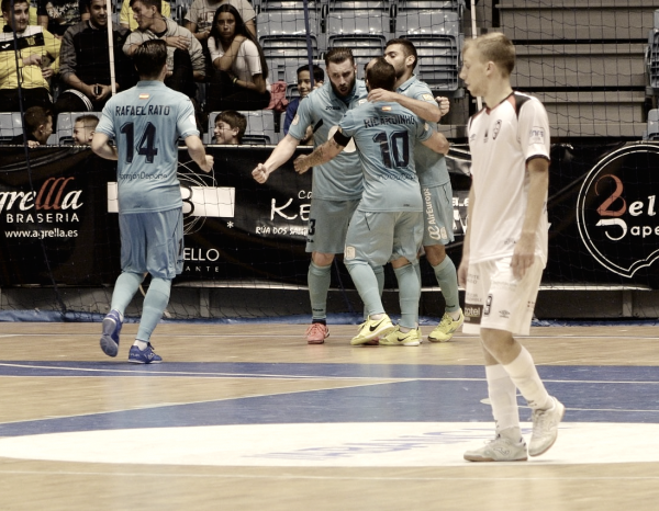 Movistar Inter impone su calidad ante un buen Santiago Futsal