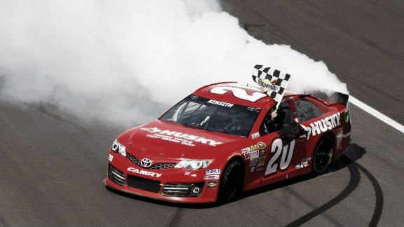 Kenseth holds of Kahne to win in Kansas