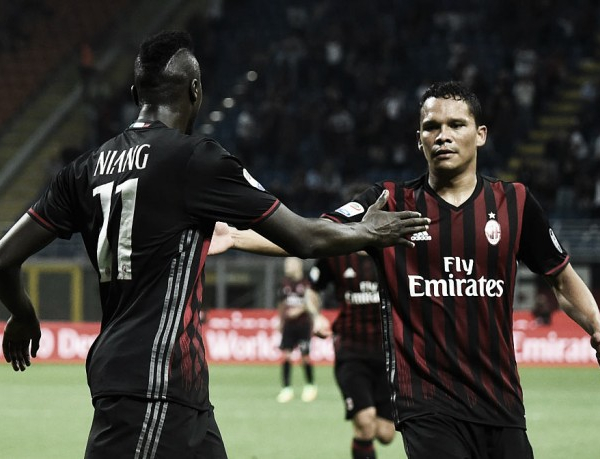 Il Milan si prepara al big match contro la Juventus: Bacca torna titolare al centro dell'attacco