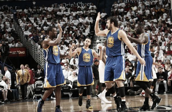 Warriors varrem Pelicans e garantem vaga nas semifinais de conferência da NBA