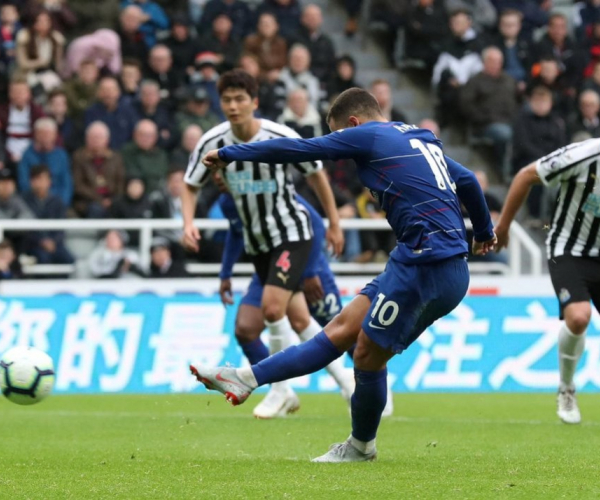 Premier League - Il Chelsea si salva a Newcastle, Sarri a punteggio pieno. Prima vittoria per il Fulham