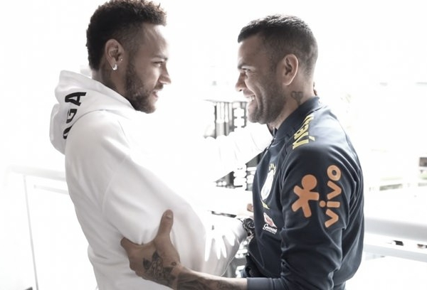 No Instagram, Daniel Alves apoia Neymar contra o racismo: "Não há espaço"