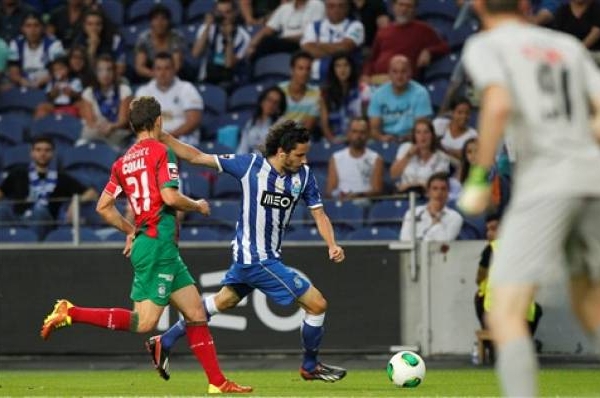 Soberano em campo, Porto vence Marítimo na estreia em casa